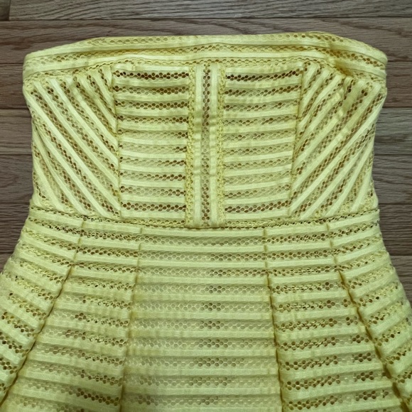 NYC Eva Mendes strapless summer dress Yellow with floral pattern. Size 8 - Picture 2 of 9